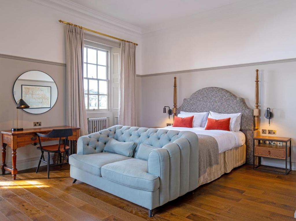 Fowey Hall Hotel – Bedroom with king-sized bed