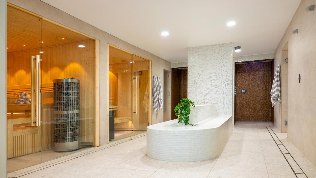Hotel St Moritz Hotel –  Indoor spa area