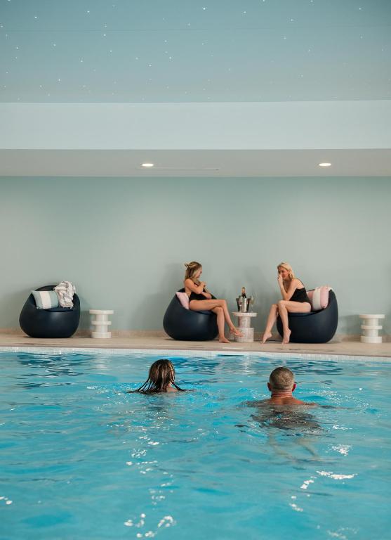 Hotel St Moritz Hotel –  Indoor swimming pool and seating