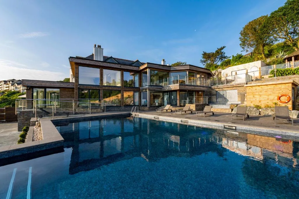 Outdoor swimming pool, Boscundle Manor, Cornwall